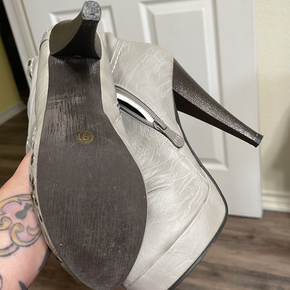 Booties   - Picture 4 of 6
